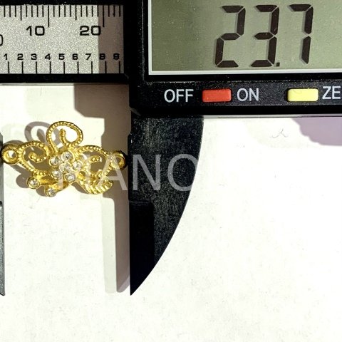 2,4cm. KRİSTALLİ ÇİÇEK ARA APARAT