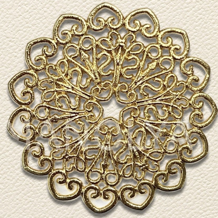 5,5x5,5 cm. DESEN KOLYE UCU